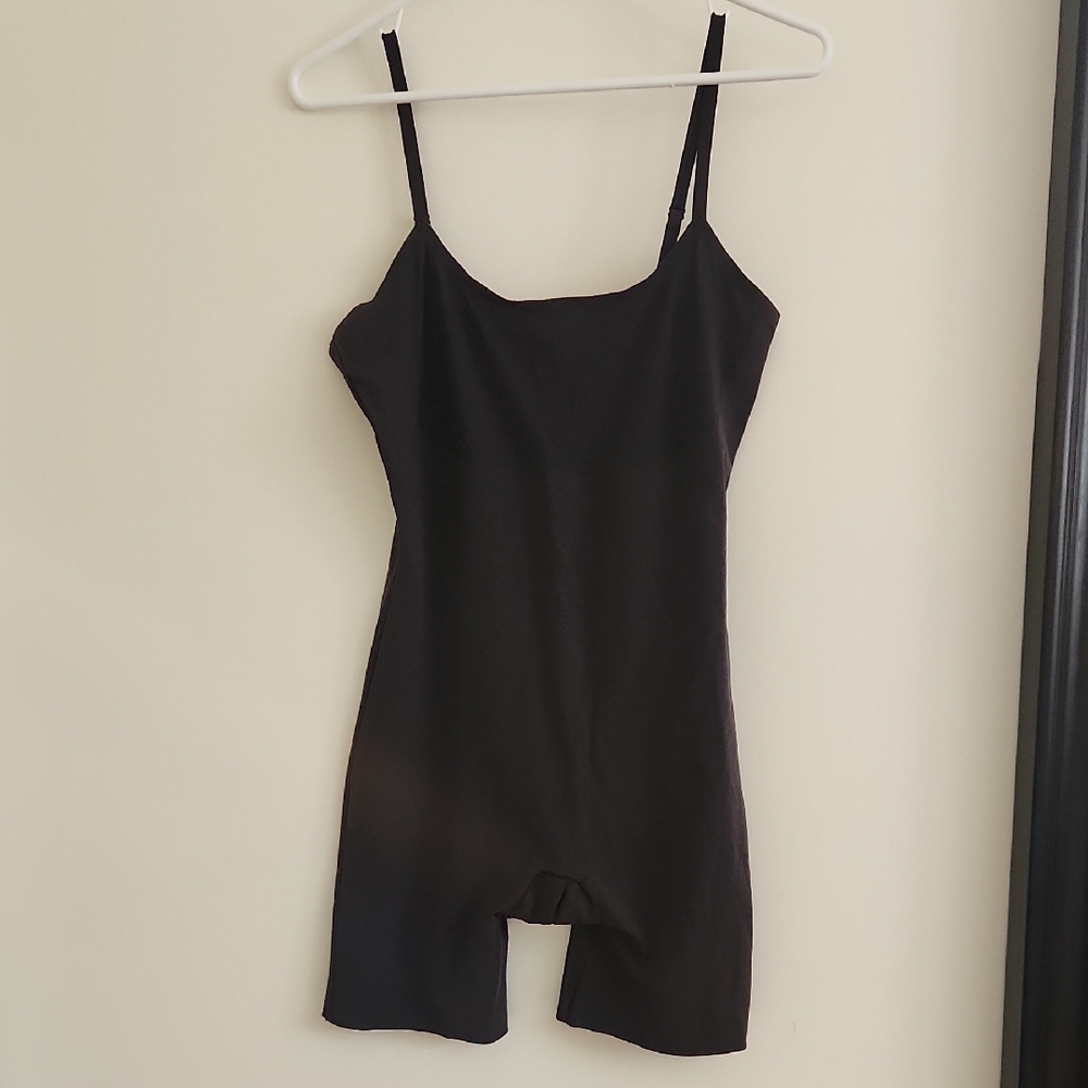 Spanx Thin-stincts Closed Bust Mid Thigh Bodysuit